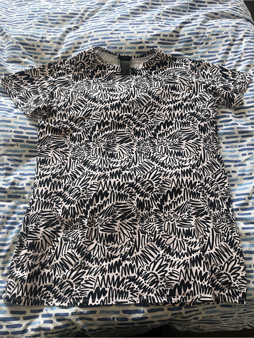 Nooworks Black & White Floral Static tee shirt dress